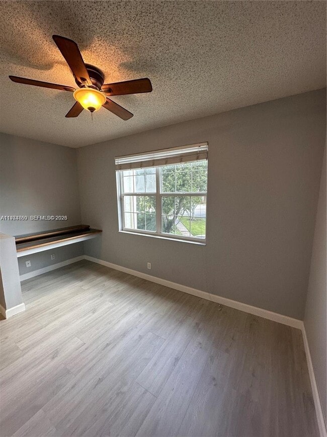 Foto del edificio - 211 Mallory Ct