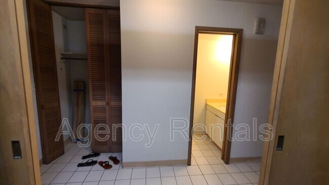 Building Photo - 500 University Ave