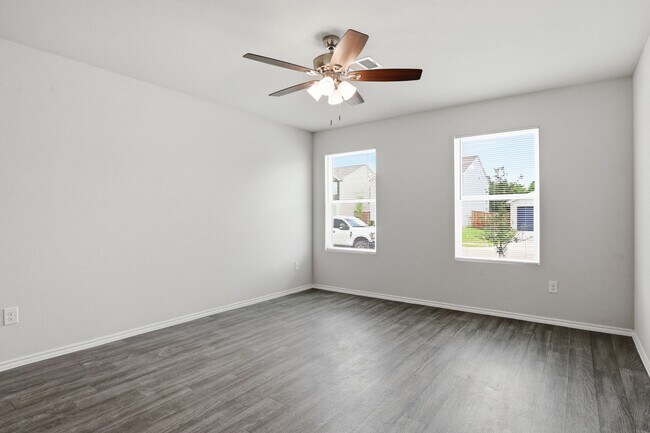 Building Photo - Contemporary in Cleburne!