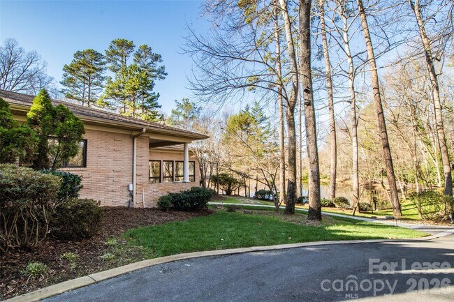Foto del edificio - 3911 Lakeside Dr