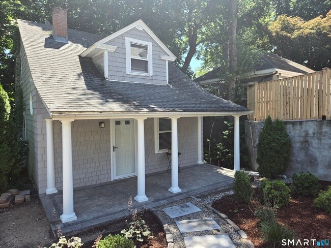 Building Photo - 1034 Prospect Ave