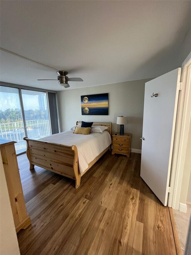 Foto del edificio - 1700 NW N River Dr