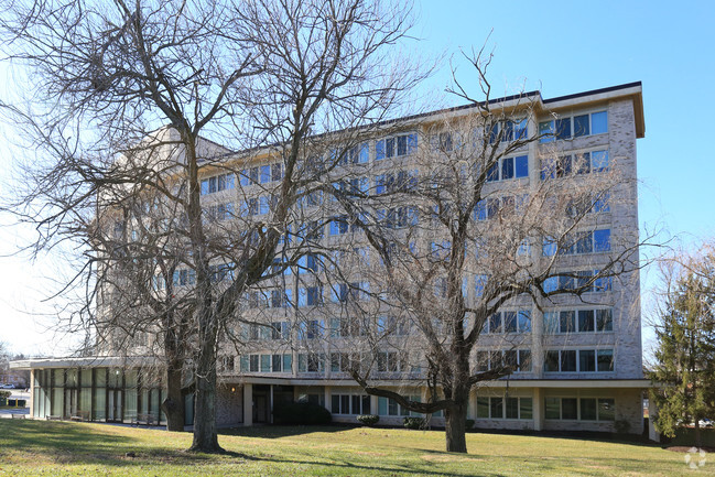 Building Photo - Weinberg Manor East