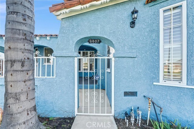 Foto del edificio - 9807 S Denker Ave