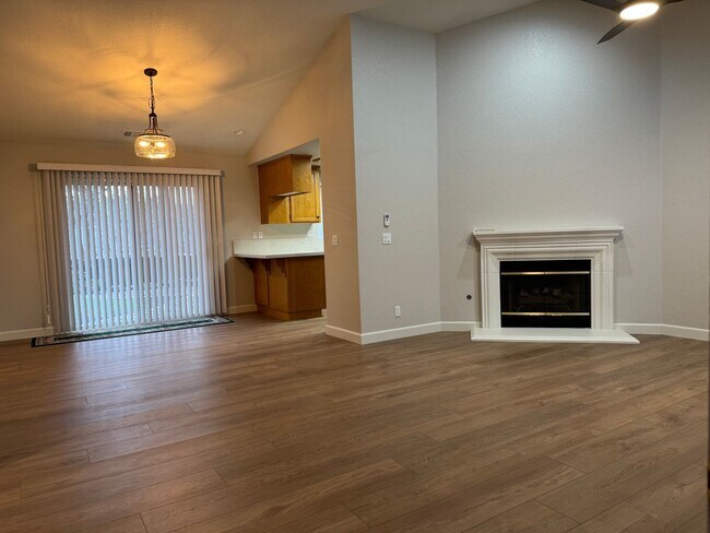 Building Photo - Nicely updated Auburn home with new HVAC &...