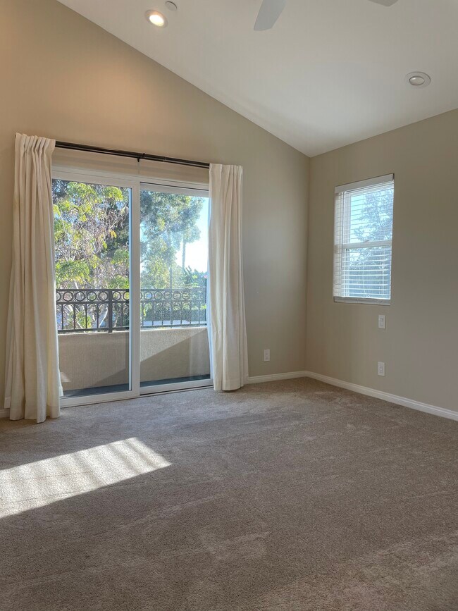 Main bedroom - 737 Ozone St