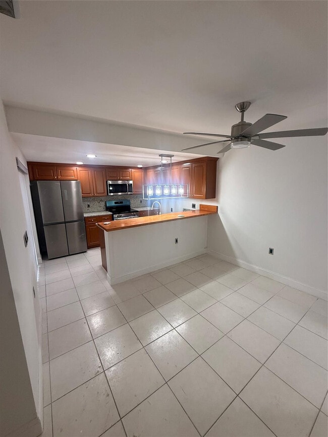 Foto del edificio - 9138 SW 23rd St
