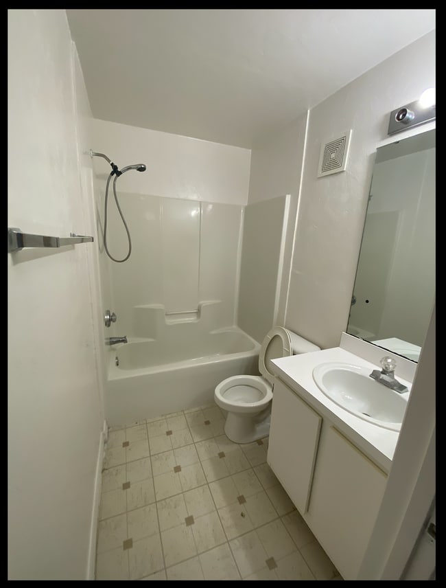 Building Photo - 4000 SW 23rd St