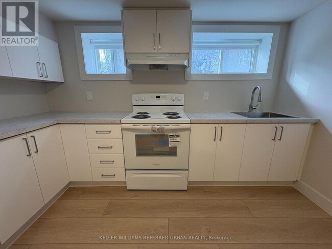 Photo du bâtiment - 113 Almore Ave