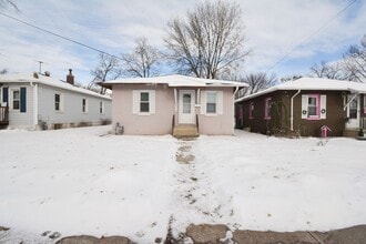 Building Photo - 810 9th Ave SW