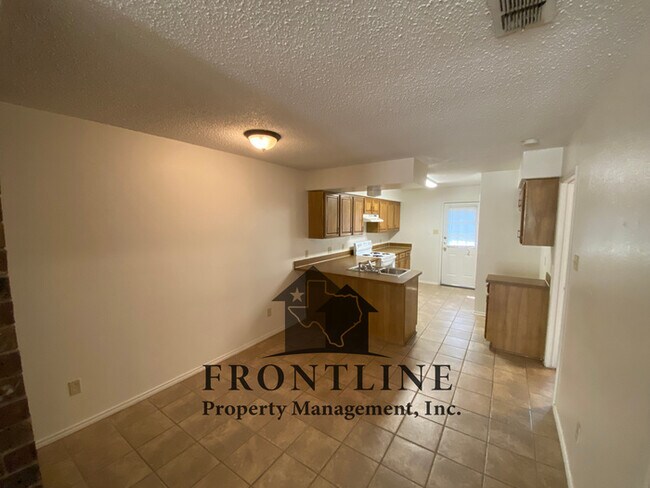 Building Photo - 2331 Woodmont Trail