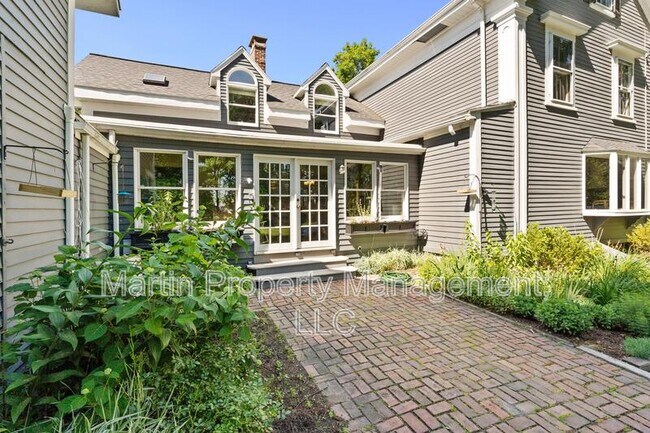 Foto del edificio - 2 Concord Rd