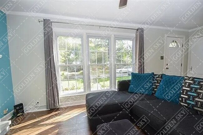 Foto del edificio - 2605 N Maplewood Ave