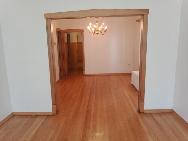 Comedor - 5902 W Wilson Ave
