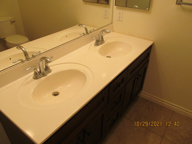 Upstairs bath - 1243 Prairie Dog Cir