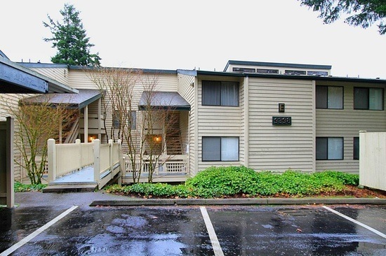 Foto principal - Beautiful 2 Bed 2.5 Bath Townhome in Redmond