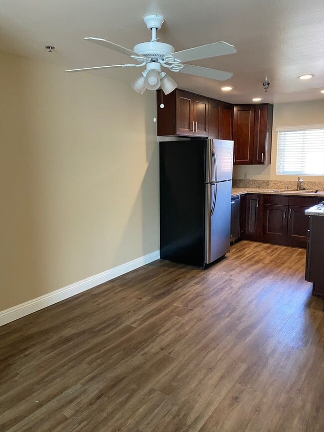 Building Photo - 1 bed, 1 bath River Ridge apartment on 2nd...