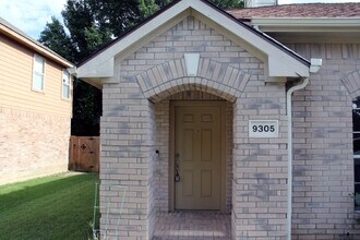 Building Photo - 9305 Harrisburg Ln