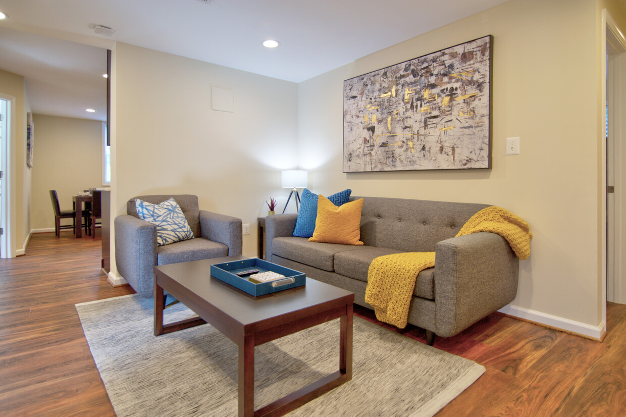 Foto principal - 2050 South Glebe Road Unit A