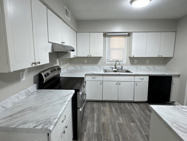 Building Photo - 66 Briarcliff Dr