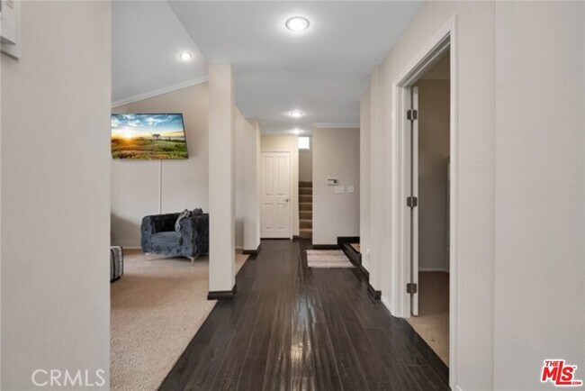 Foto del edificio - 6318 Chimineas Ave