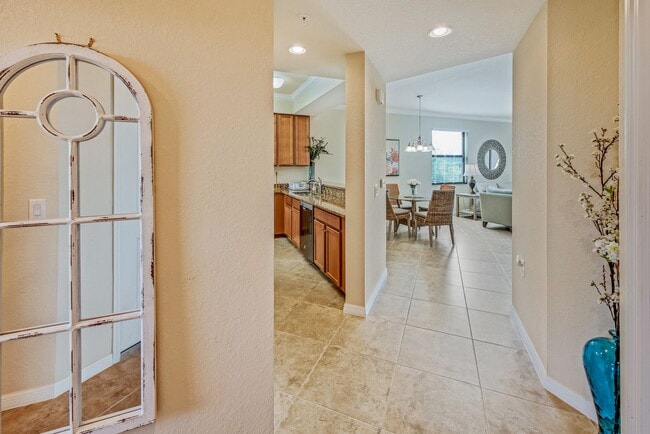 Building Photo - 9735 Acqua Ct