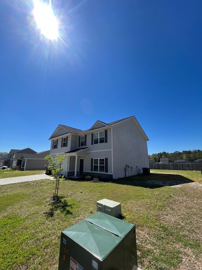 Building Photo - Coming soon! 5 Bed 3 Bath Home