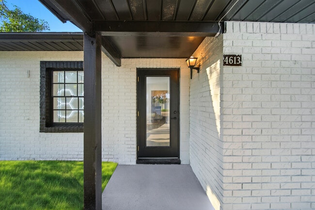 Foto del edificio - 4613 W Fair Oaks Ave