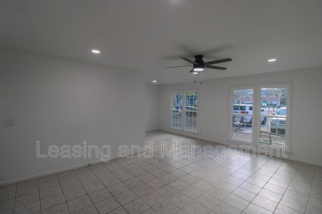 Building Photo - 910 Sea Gull Dr