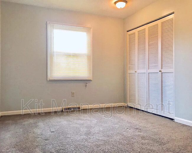 Foto del edificio - 6055 Lewis Ave