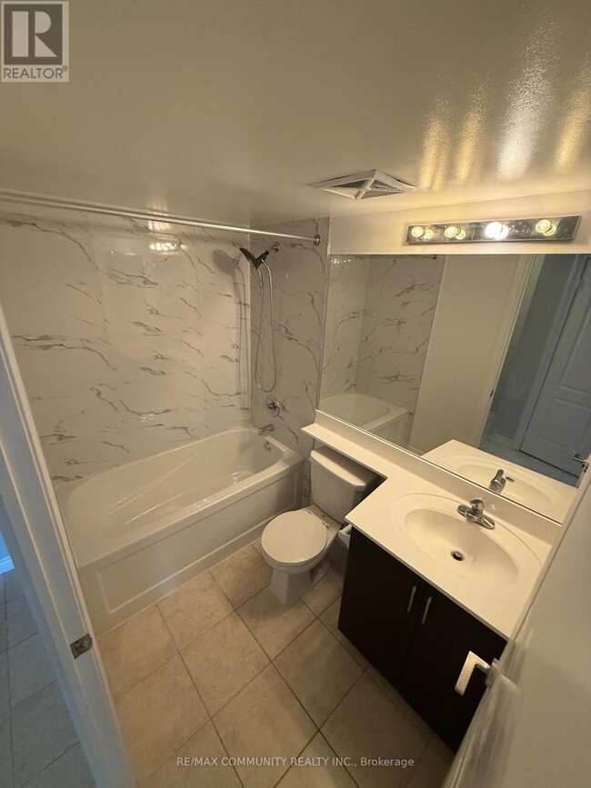 Building Photo - 60 Town Centre Court