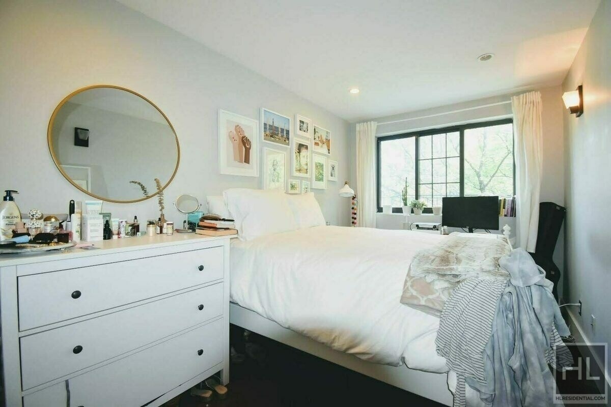 Building Photo - WHIPPLE STREET - TOP FLOOR DUPLEX