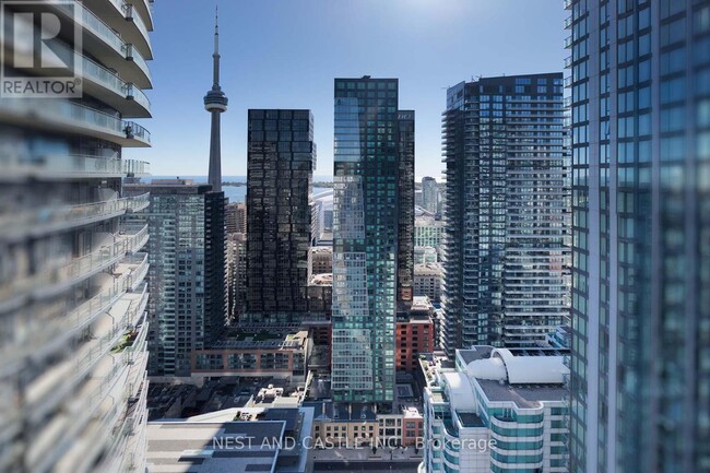 Building Photo - 327 King St W