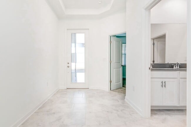 Building Photo - For Rent: Beautiful 4 Bed/3 Bath Home at S...