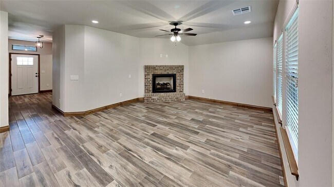Building Photo - 4220 Royal Garden Dr