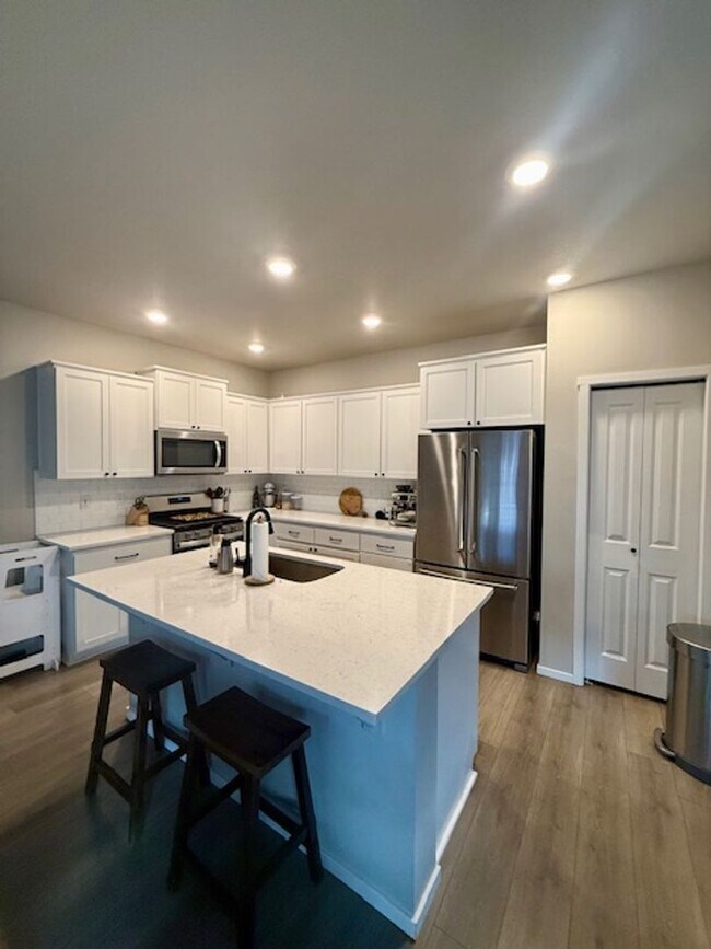 Foto del edificio - Spacious 4-Bedroom D.R. Horton Home – Grea...