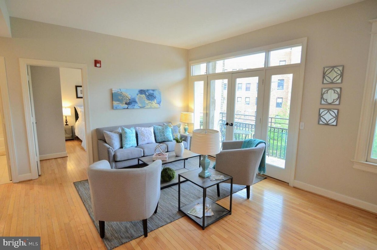 Foto principal - 2902 Porter St NW