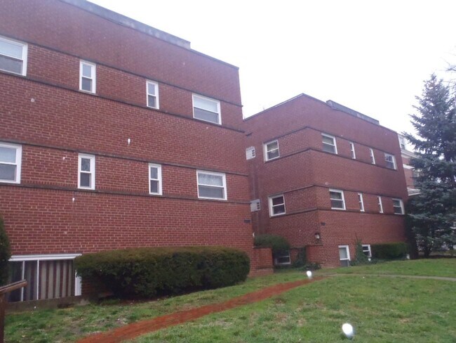 Foto del edificio - 922-926 Ludlow Avenue