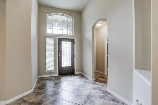 Building Photo - 1234 S Maple Dr