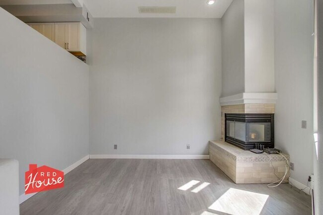 Foto del edificio - 3967 Lamont St
