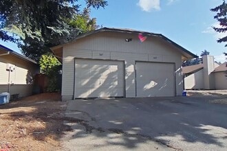 Building Photo - 1645 SE 23rd Ct