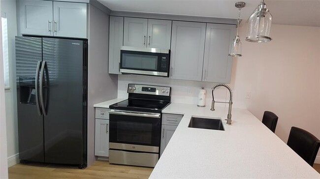 Foto del edificio - 207 Tropic Isle Dr