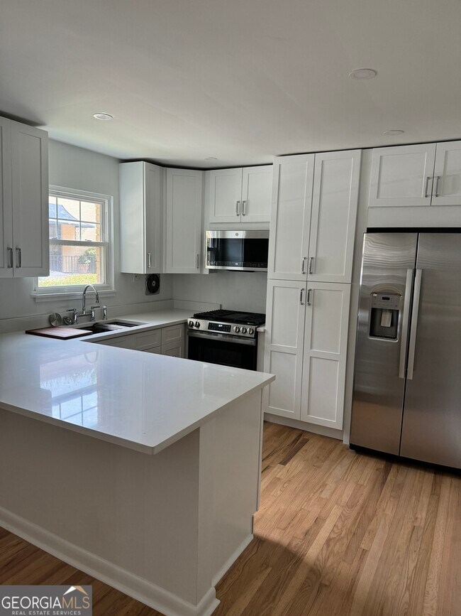 Foto del edificio - 1042 St Charles Ave NE