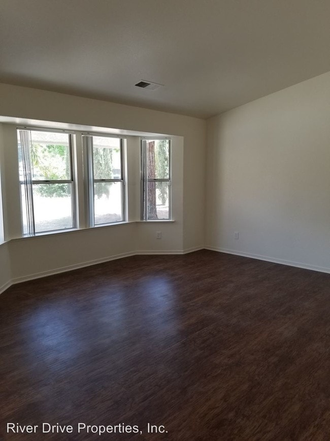 Building Photo - 3 br, 2 bath House - 3765 N. Cornelia Ave
