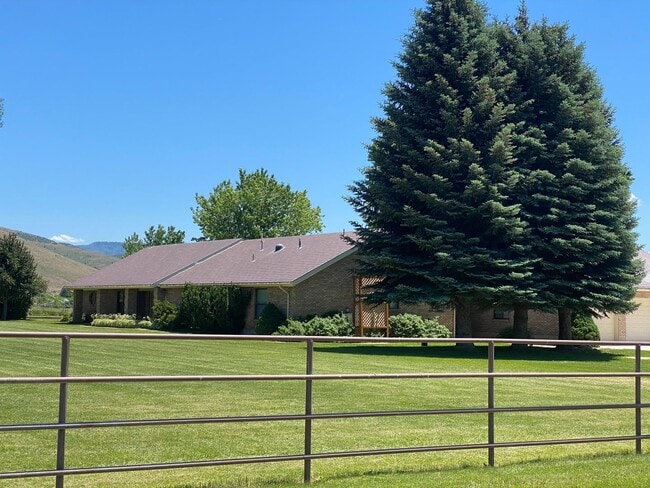 Building Photo - Beautiful home single level entry with out buildings and amazing landscaping - shorter term lease...