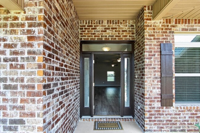 Building Photo - 5823 Crestlake Dr