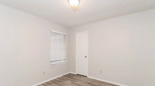 Foto del edificio - 4304 Gentle Springs Dr