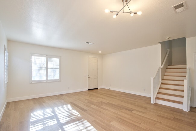 Building Photo - 36329 Capri Dr