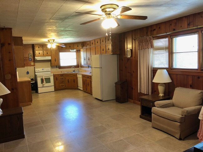 Building Photo - 206 Houchins Ferry Rd
