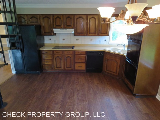 Building Photo - 5 br, 2 bath House - 5943 South Main Street
